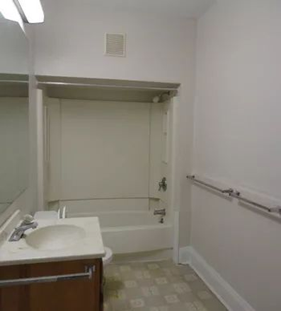 Bathroom - 11414 Fairchild Ave (CWRU Housing) Apartments