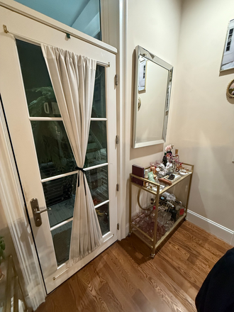 Entry Way - One Bedroom, 2 bath for sublease, less than 5 minute walk to MUSC's campus