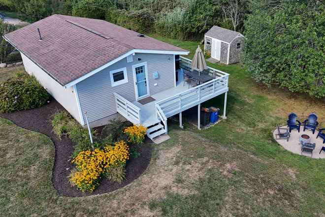 Exterior 1 - Available for a group of 3! Beautiful 3 bedroom in Point Judith, Walk to resturants