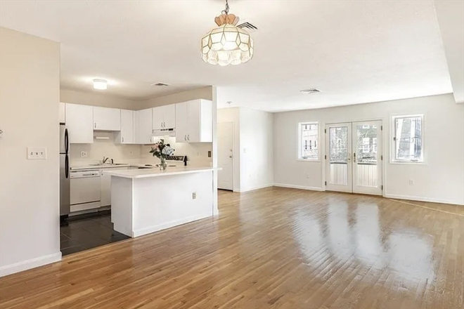 . - 3 bed 2 bath for September! Apartments