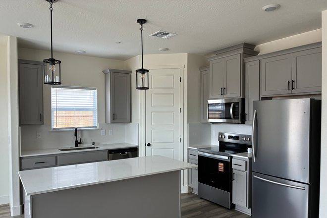 Kitchen - 1 bedroom $530-$560; Master bedroom $880. No pets. House