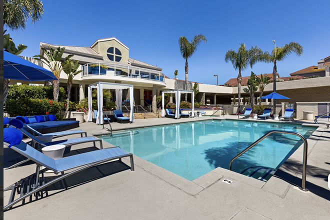 View of the main pool and cabanas! - SUBLEASING MASTER BEDROOM!! Axiom La Jolla Apartments, very close to campus -- unit is 2 bed+loft.