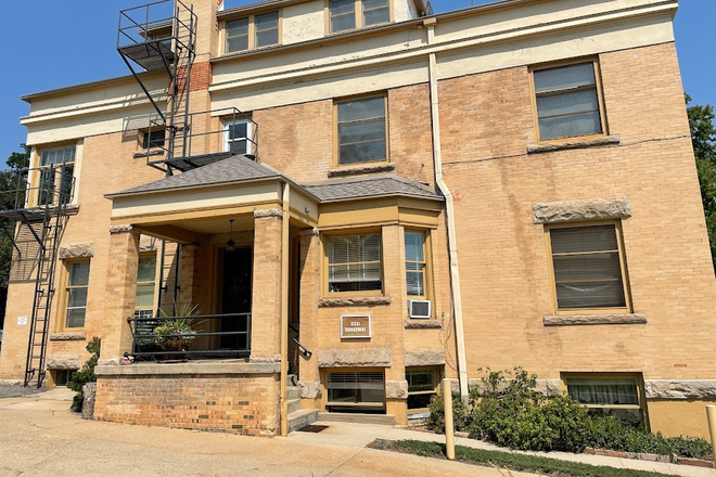 Building - Available 8/1: 2331 Broadway 2D Apartments