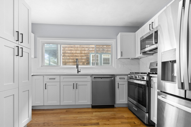 Kitchen - Live in Style, 3 Doors from Campus in this gorgeous 5 bed/2.5 bath, w/ in unit laundry, and backyard Apartments