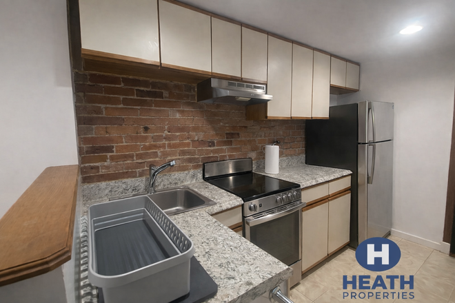 Kitchen - **NO BROKER FEE*** Gorgeous 4 Bed / 2 Bath - Available 9/1/26!!