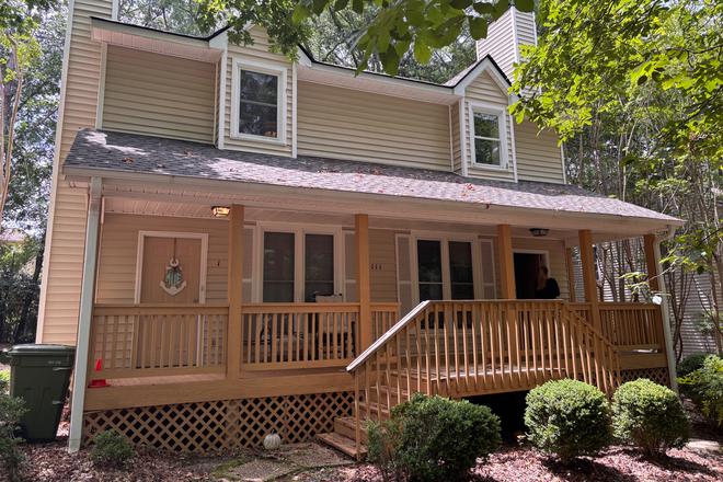 Front porch - Cozy duplex close to campus