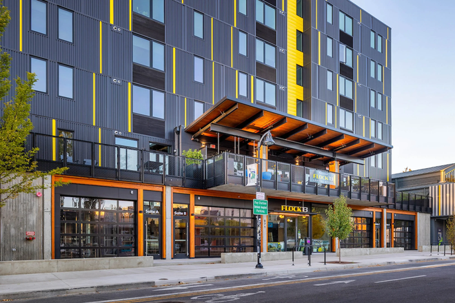 Building - Flock 13 Room Close to Campus for Relet Apartments