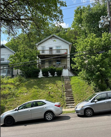 Front of House - 2857 Marshall Avenue Unit #2, Second Floor, Plenty of Street Parking, Close to Campus