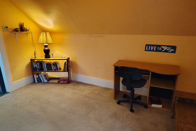 Bedroom - Private bedroom and study