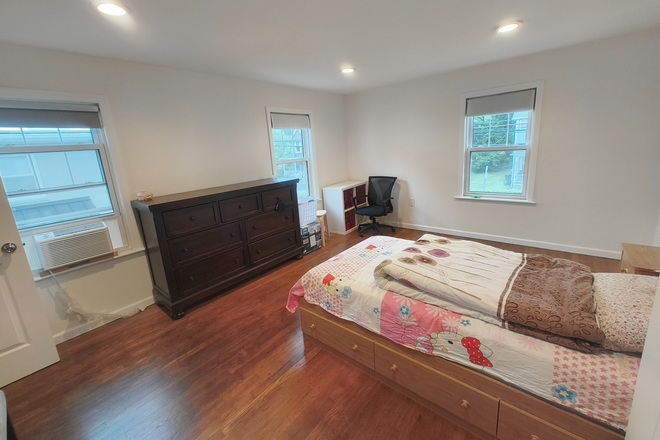 Master bedroom - Birch ave historic Duplex