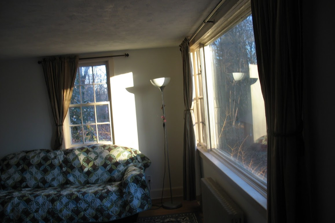 living room - Walk to UConn Storrs! 3–4BR Fully Furnished – Move-in ready and available immediately. House