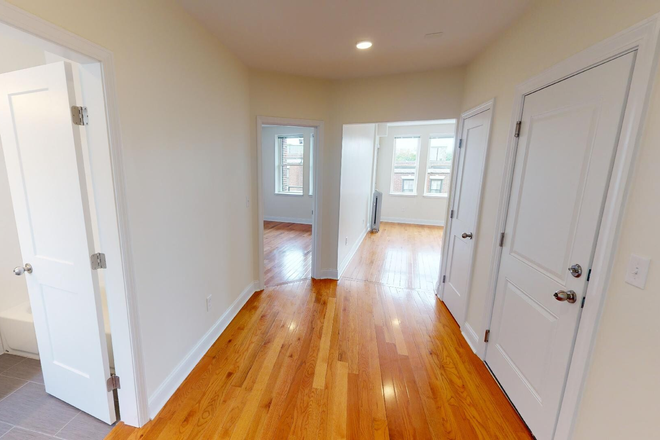 Hub Realty - Front facing 1 bedroom with new kitchen and bath, deck, near BC shuttle Apartments