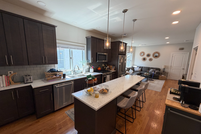 Kitchen - Gorgeous, Renovated 3 bed, 2 bath Close to MIT & Harvard - NO BROKER FEE **Parking, Laundry i Apartments