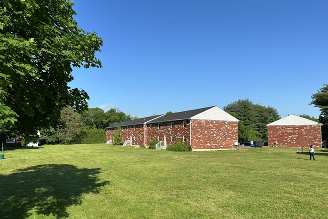 Apartment photos - Lantern Court Apartments