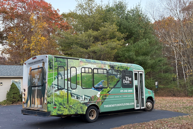 Shuttle bus - The Den Cedar Ridge Townhome
