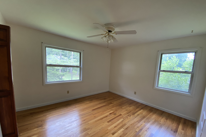 Upper bedroom - 4 bedroom/2 bathroom in single family house