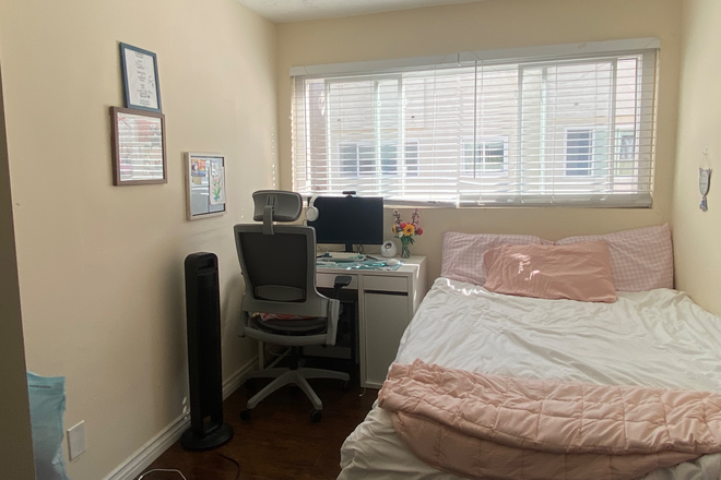 Bedroom - Cute Private room available April 1st