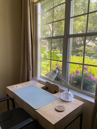 Desk, double window, high speed wifi - Room for rent beginning 12/01/2025 House