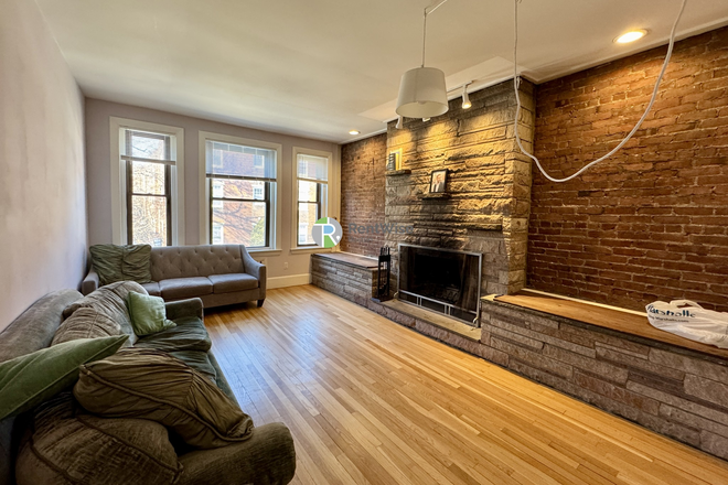 1 - Spacious 4 Bed / 2 Bath in Brookline – 9/1 – Heat & Hot Water Included Apartments