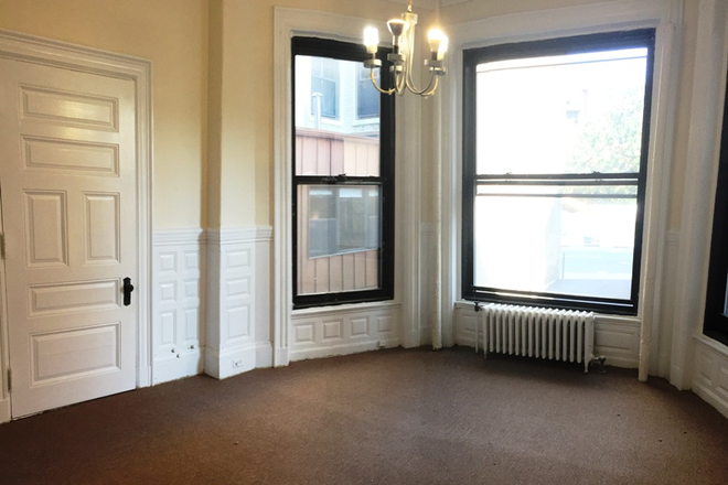 Living Space - Comm Ave 1 Bed Kenmore Sq Apartments