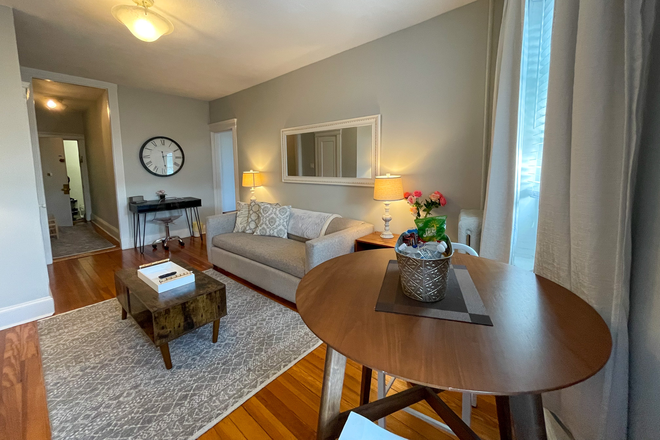 High top dining space or relaxing table in living room - ORK3146 | Sun-Filled 1-Bed w/ City Views Apartments