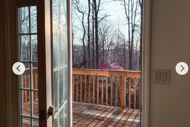 deck - $3075(whole house)-util.incl. Dogs Ok.