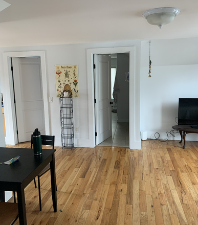 Living area - Apartment right next to campus