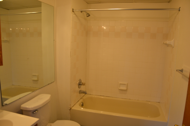 bath 2 - Rent reduced! Nice 2 bed with 2 free parking spots and secure entry Apartments