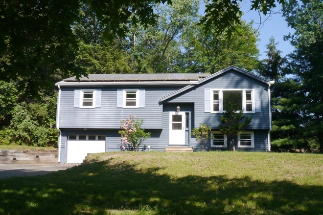 House - Furnished Bedroom in South Amherst House