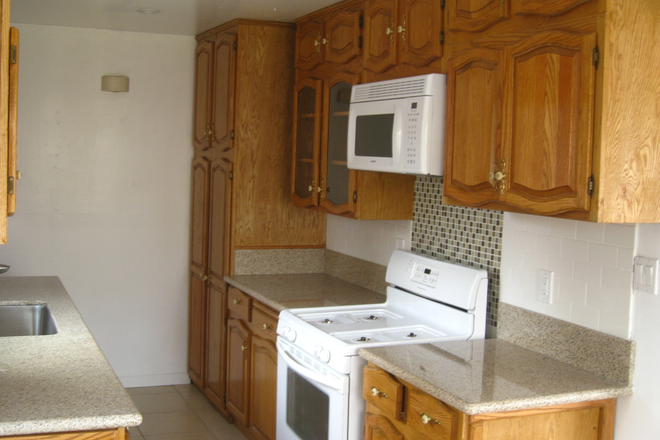 Kitchen - Roberta Avenue House