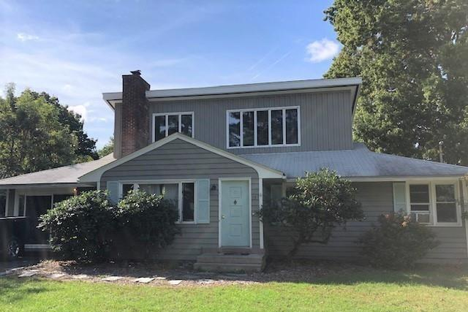 exterior - Large 5 bed 3 bathroom house for rent in Bristol RI