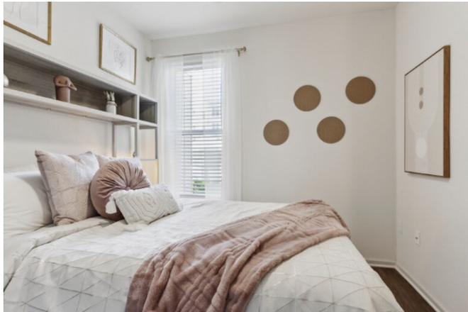 Luminous bedroom - Rush Student Living. Apartments