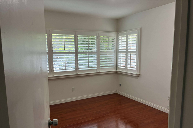 Bedroom - SINGLE BEDROOM FOR RENT, VERY CLOSE TO CAMPUS (10 MIN WALK)