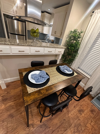 Dining area - Furnished House Close to Campus