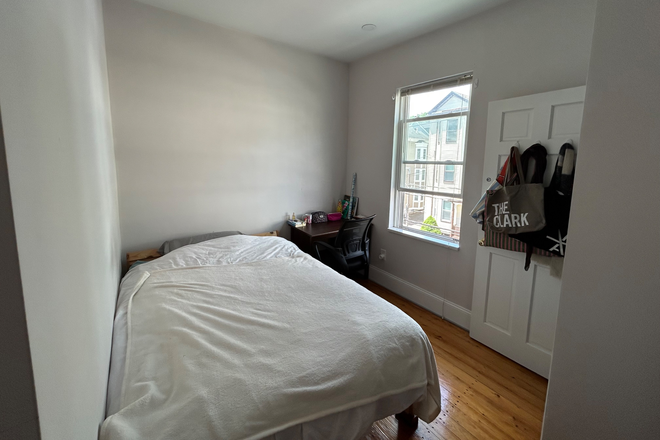 Bedroom - Sunny Room in Jamaica Plain, 15 minutes to campus Townhome