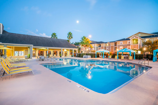 the pool and gym - Knights circle bedroom for sublet