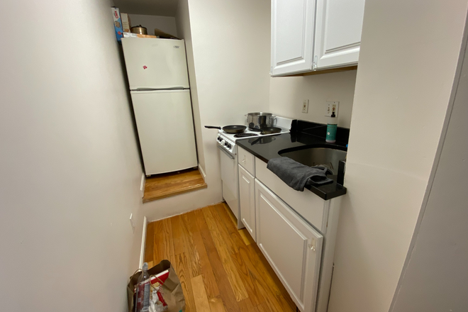 Kitchen - Sunny 1Bed on Symphony Apartments