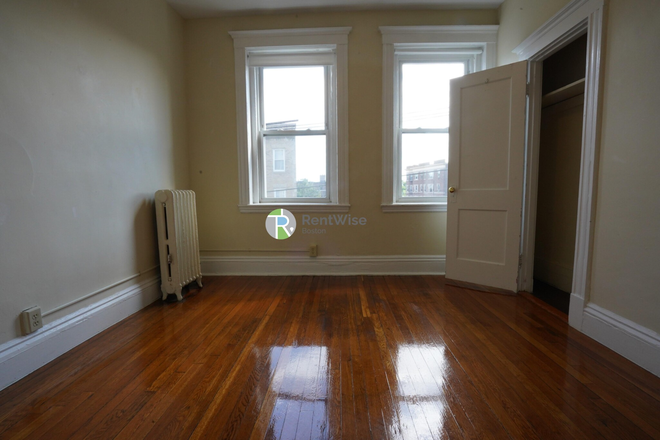 1 - $2275 | Spacious 1 Bed in Allston | 07/01 | No Fee | HHW Included | Cats OK Apartments