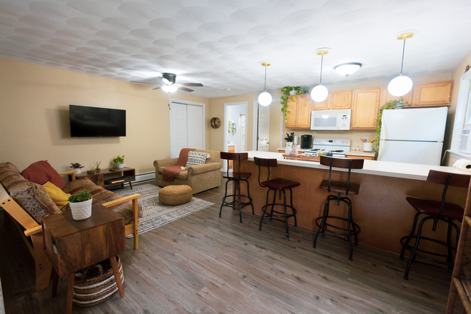 Kitchen - Cute quiet one bedroom apt minutes to campus