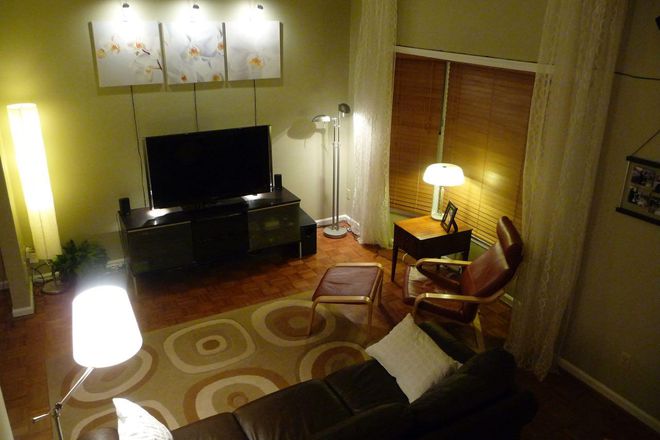 Living room - Great 3 bedroom townhouse close to UVA!