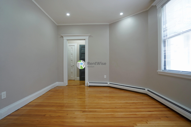 1 - SEPT 2026-Gorgoeus Allston 4 bed, 2 bath. No Broker Fee! Apartments