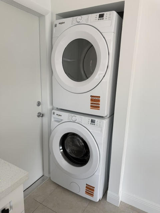 Washer  & Dryer - Exceptional and spacious duplex 2/2 Duplex