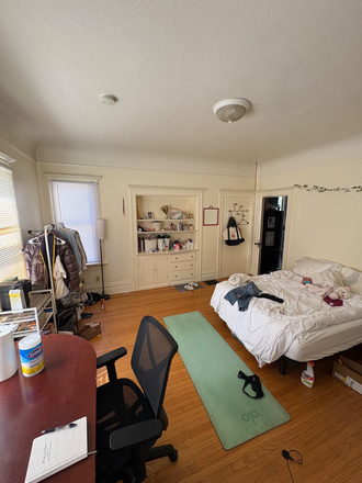 Bedroom - Student Housing (2532 Benvenue Avenue)