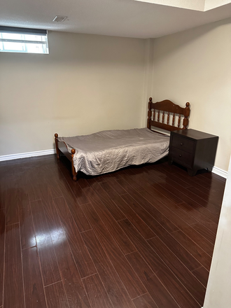 Large room - 1 Large Furnished Bedroom in Cozy Basement 5minutes from UTSC, Utilities and Wifi included. House