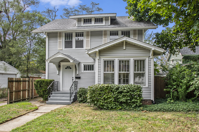 Outside Front Door - 4BR Home in Desirable Northshore Triangle - Walking Distance to Campus - Furnished