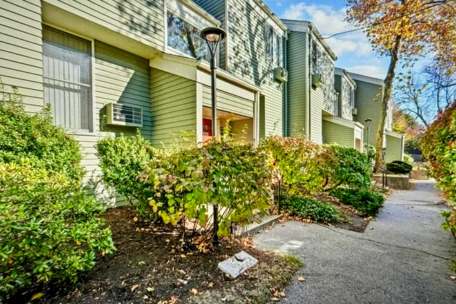 Front entrance - 392 South Main Street, Unit 65 Condo