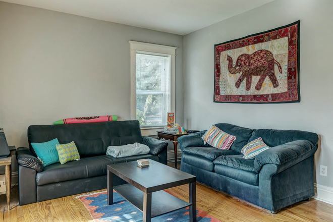 Living - Awesome 2-Bedroom Close to Campus Condo