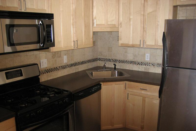 Kitchen - RENOVATED 4-bedroom - Close to Campus! Avail. 9/1/25 Apartments