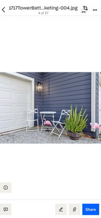 Chill spot - Private apartment and heated and cooled garage space below. Close to downtown and Folly Beach.