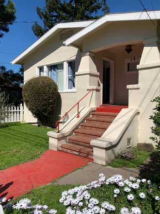 Outside Street View - Bedroom in bungalow